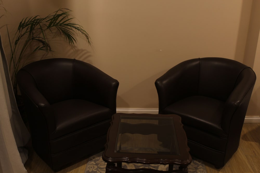 Basic Double Room Single Use, 1 King Bed photo 3