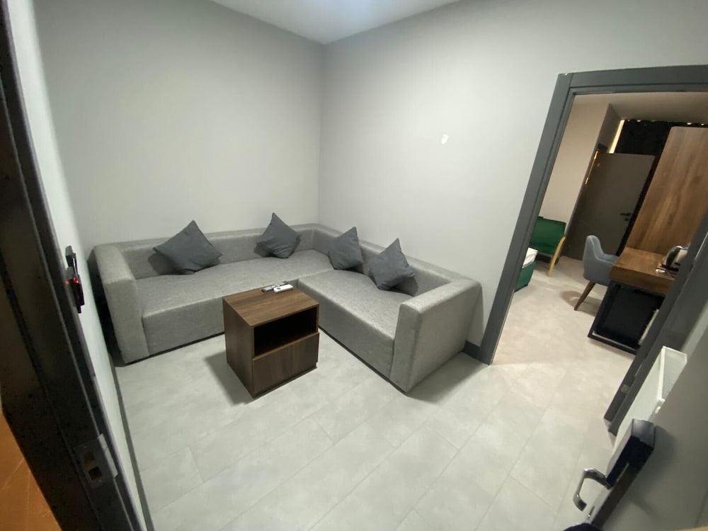 Standard Triple Room, City View photo 3