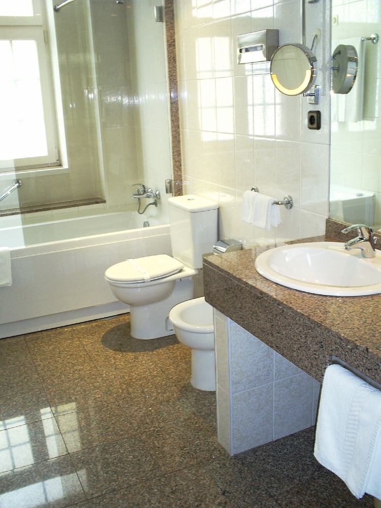 Twin Room (Front )