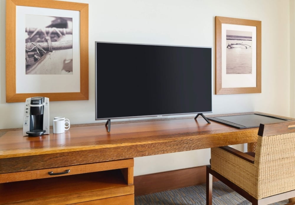 Suite, 1 King Bed with Sofa bed, Oceanfront (Tower, Molokai ADA)