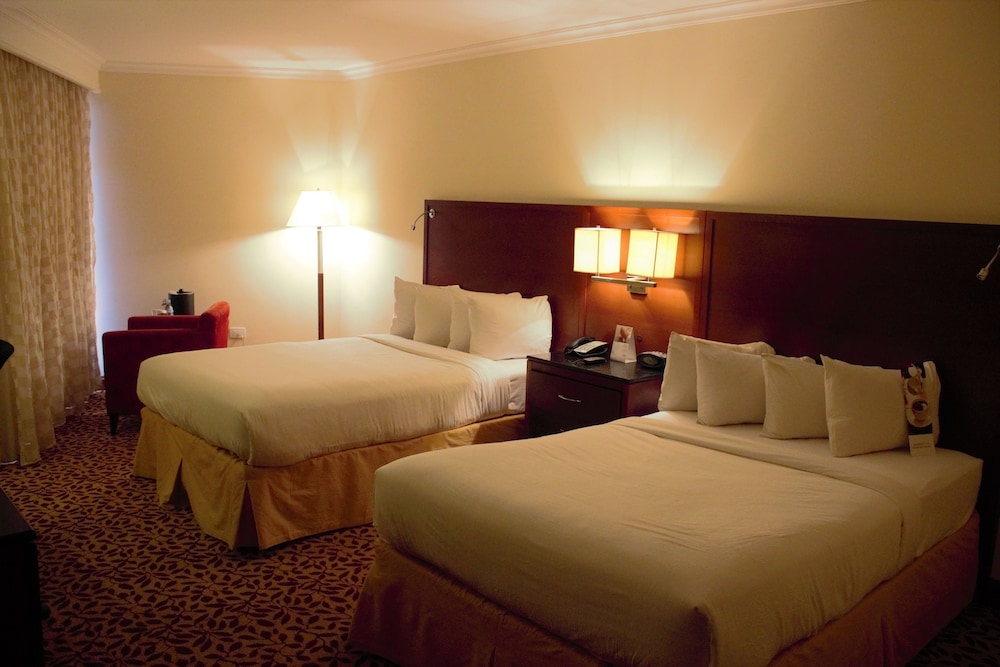 Room, 2 Double Beds, Partial Ocean View photo 2