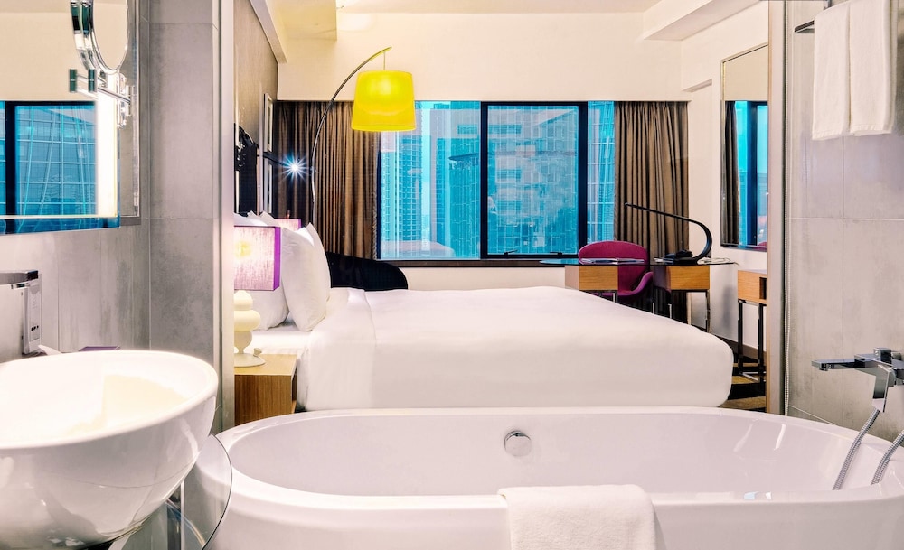 Executive Room, 1 King Bed (Classic) photo 2