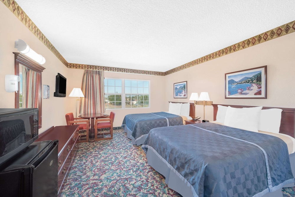 Room, 2 Queen Beds - Photo 3