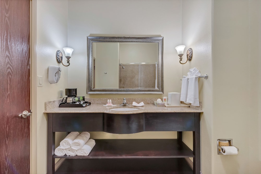 Business Suite, 1 King Bed, Non Smoking - Photo 3