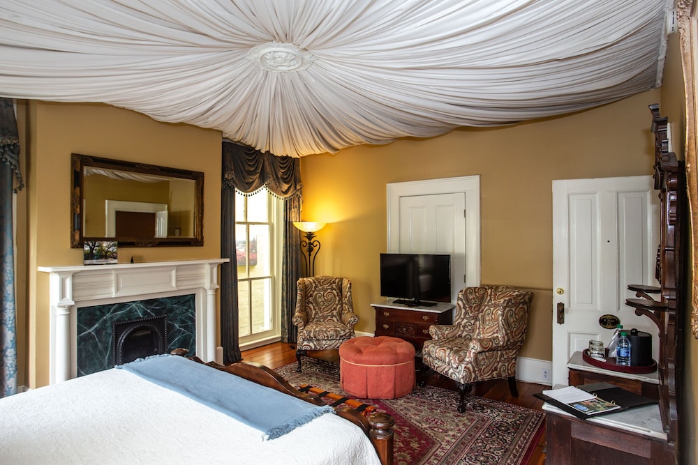 Luxury Main House Queen - R. Bruce photo 3