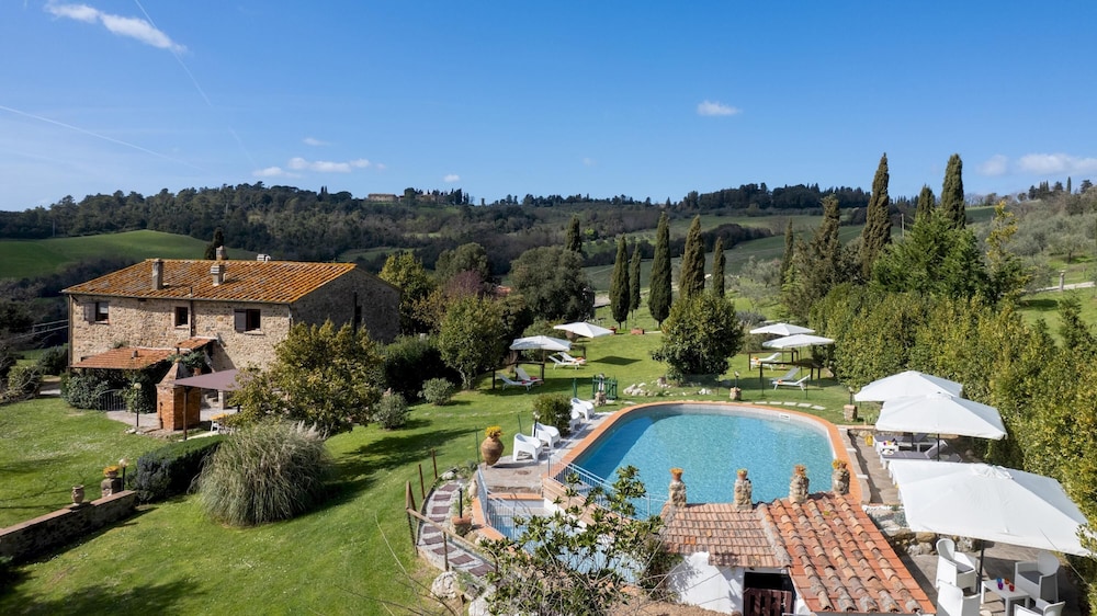 Villa photo 2