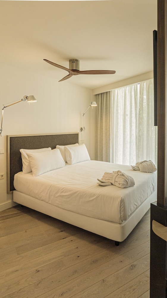 Deluxe Room, 1 King Bed, Terrace - Photo 2