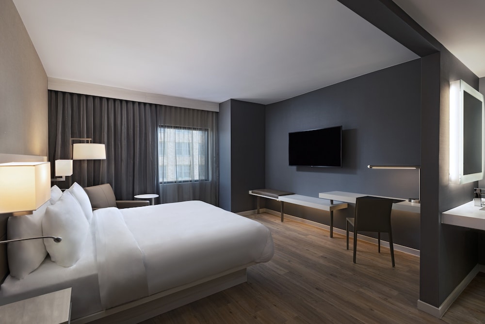Deluxe Room, 1 King Bed with Sofa bed