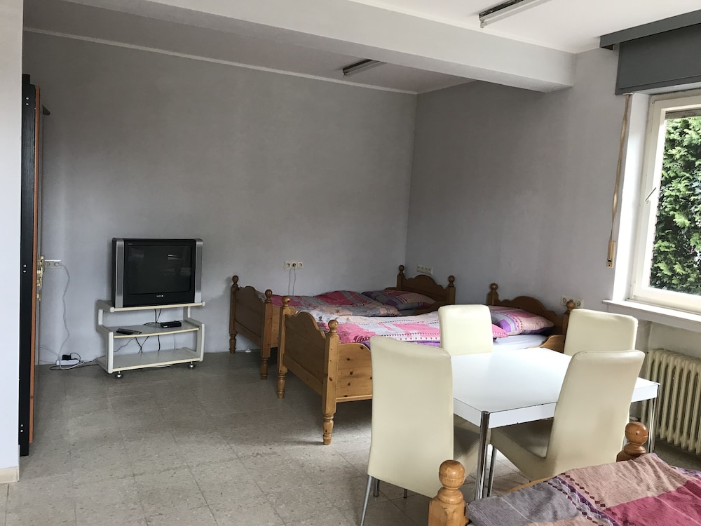 Room, Shared Bathroom (5 PERSONS)