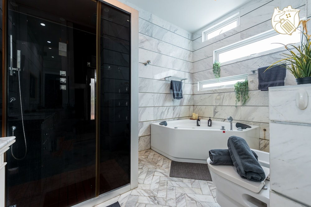 Luxury Villa photo 2
