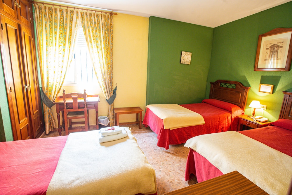 Classic Triple Room - Photo 4