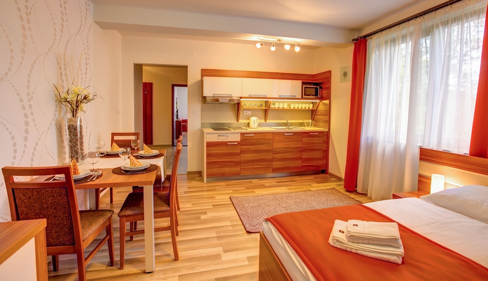 Family Studio Suite, 2 Bedrooms, Kitchen, Mountain View