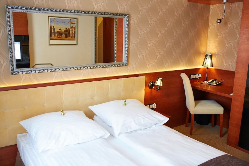 Basic Double Room photo 2