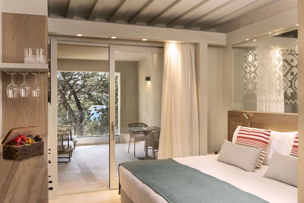 Room, 1 King Bed, Sea View