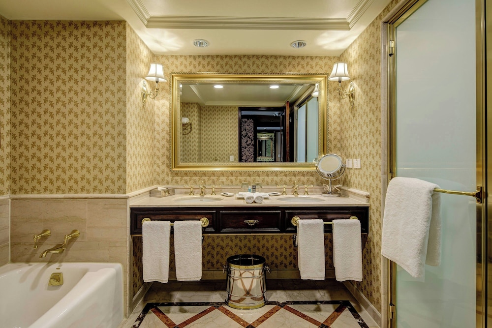 Club Suite, 1 King Bed, Terrace (Terrace) - Photo 3