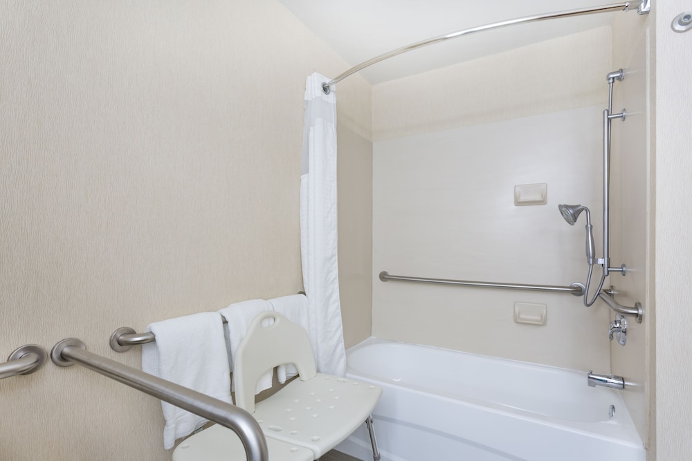 Standard Room, 2 Queen Beds, Accessible (Mobility, Accessible Tub) photo 3