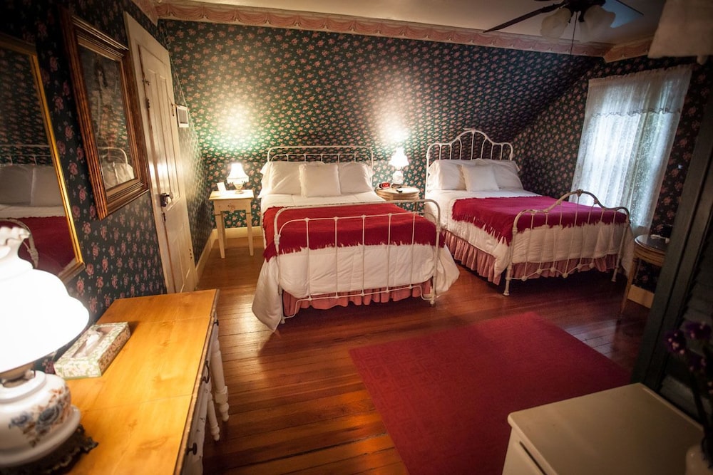 Traditional Double Room, 2 Double Beds, Bathtub (1890) photo 1