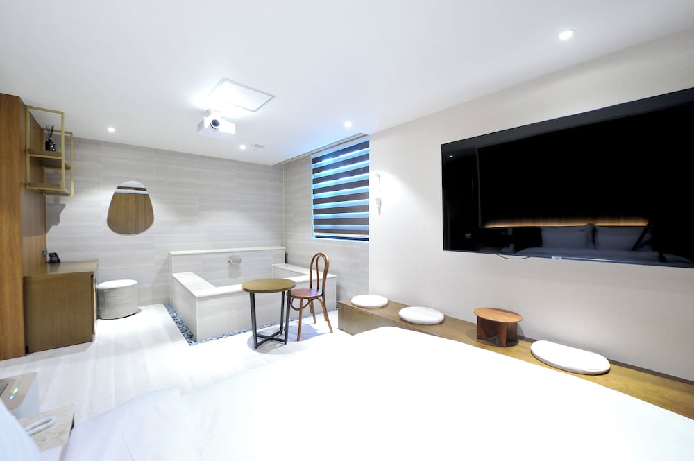 Studio Suite photo 3