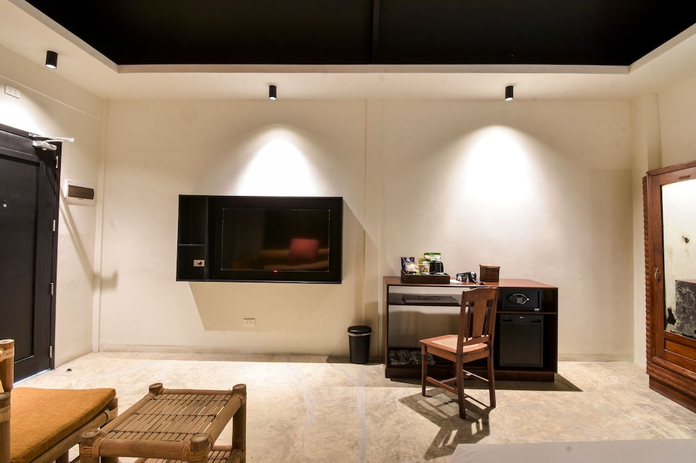 Deluxe Suite - Photo 5