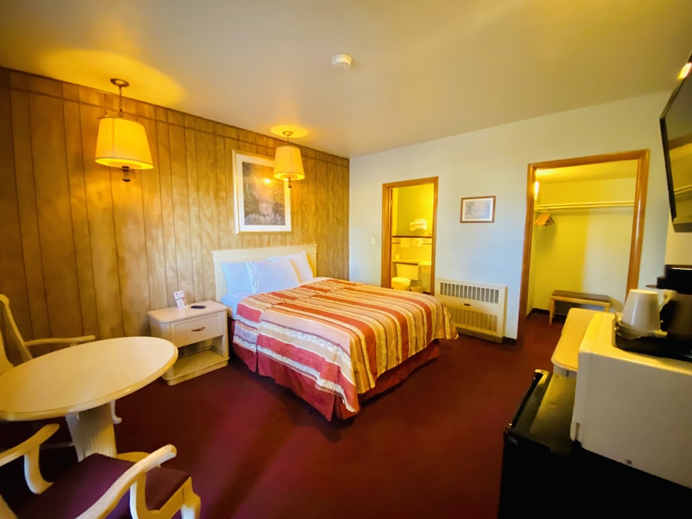 Standard Room, 1 Queen Bed