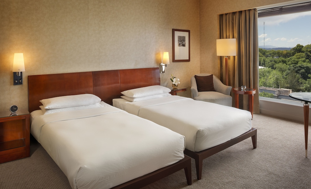 Room, 2 Twin Beds, City View