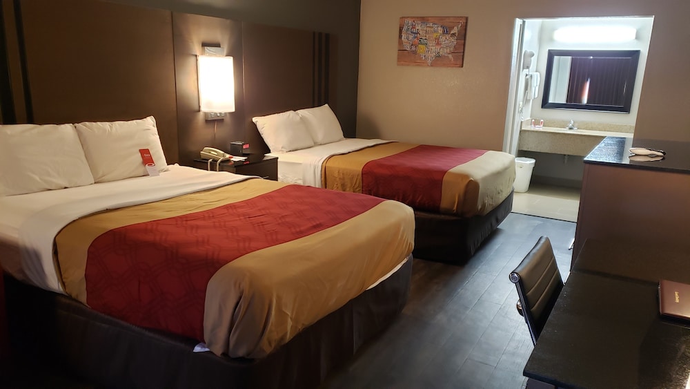 Room, 2 Queen Beds, Smoking - Photo 3