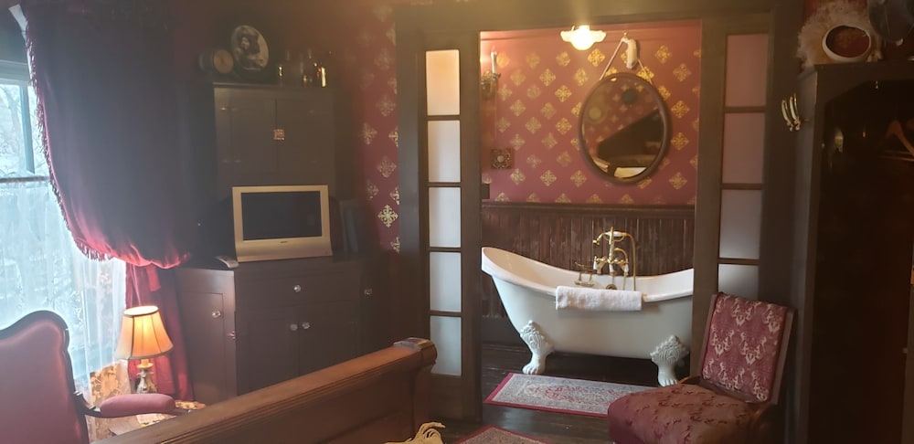 Standard Double Room, Private Bathroom (Georgia Lee Boudoir) photo 1
