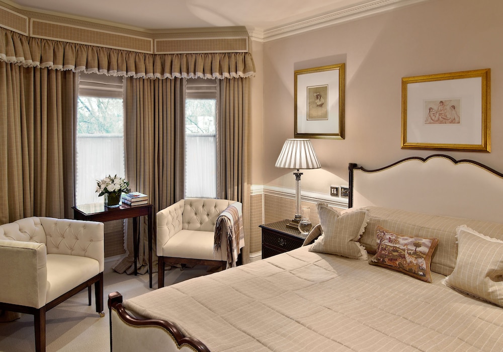 Deluxe Room, 1 Queen Bed photo 3