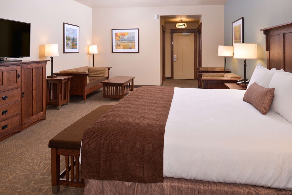 Standard Room, 1 King Bed, Accessible, Balcony photo 2