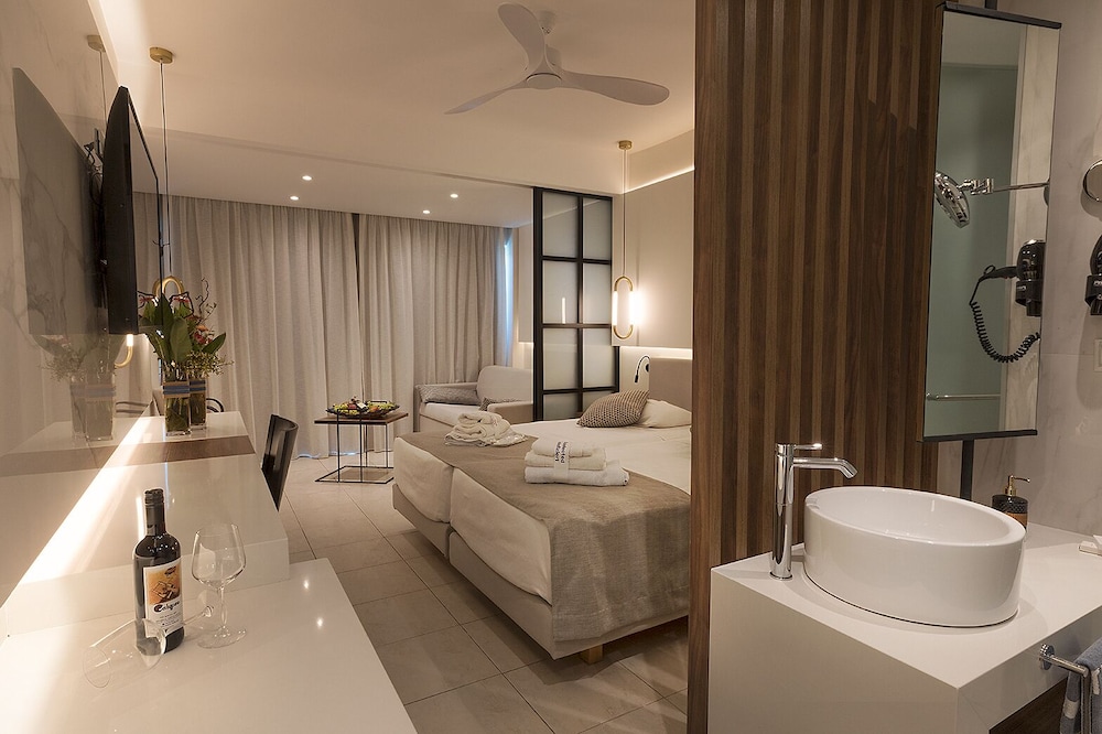 Deluxe Double or Twin Room, Garden View