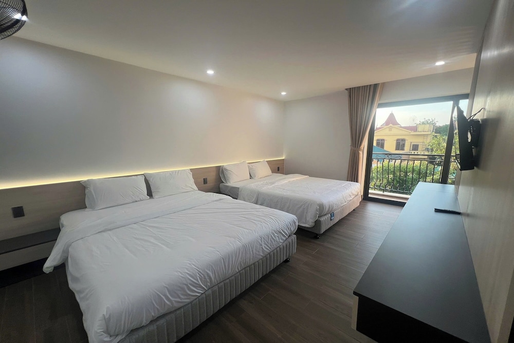 Family Room, Balcony