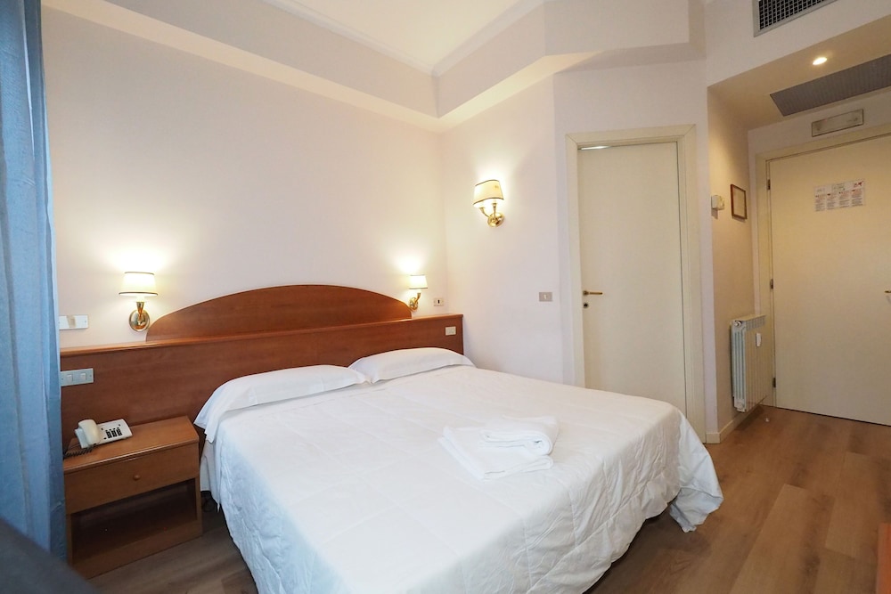 Double Room - Photo 3