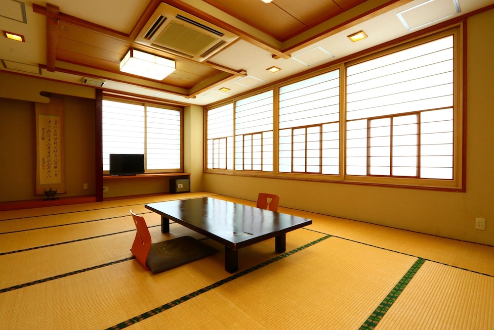 Japanese room with private bathroom for 3 people photo 2