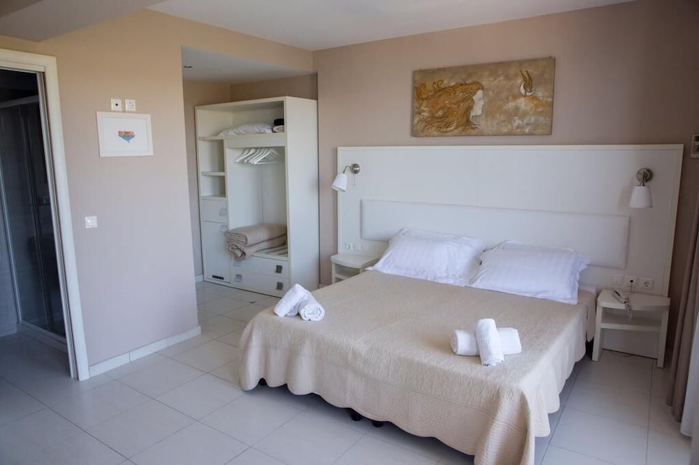 Standard Triple Room, Sea View photo 1