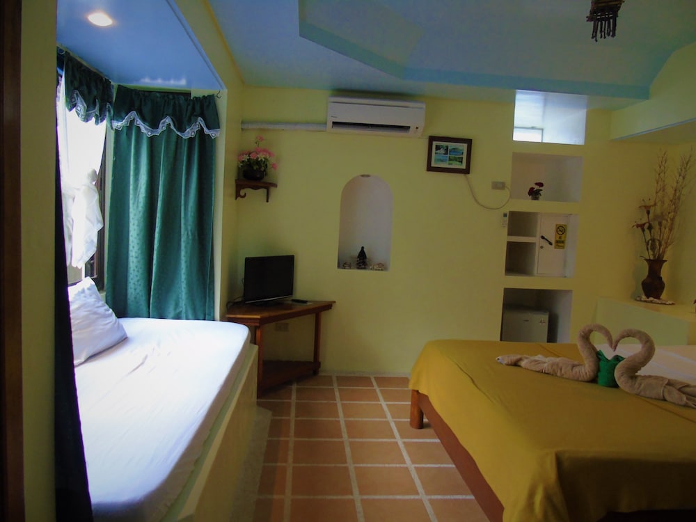 Deluxe Room, 1 King Bed photo 3