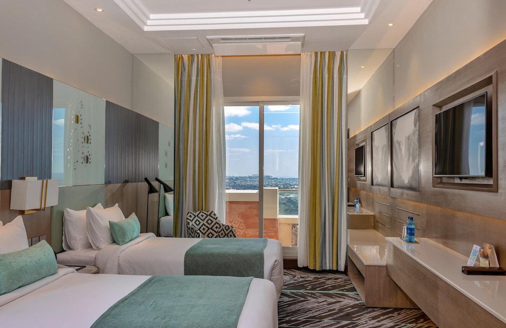 Premium Suite, Multiple Beds, Kitchenette - Photo 6