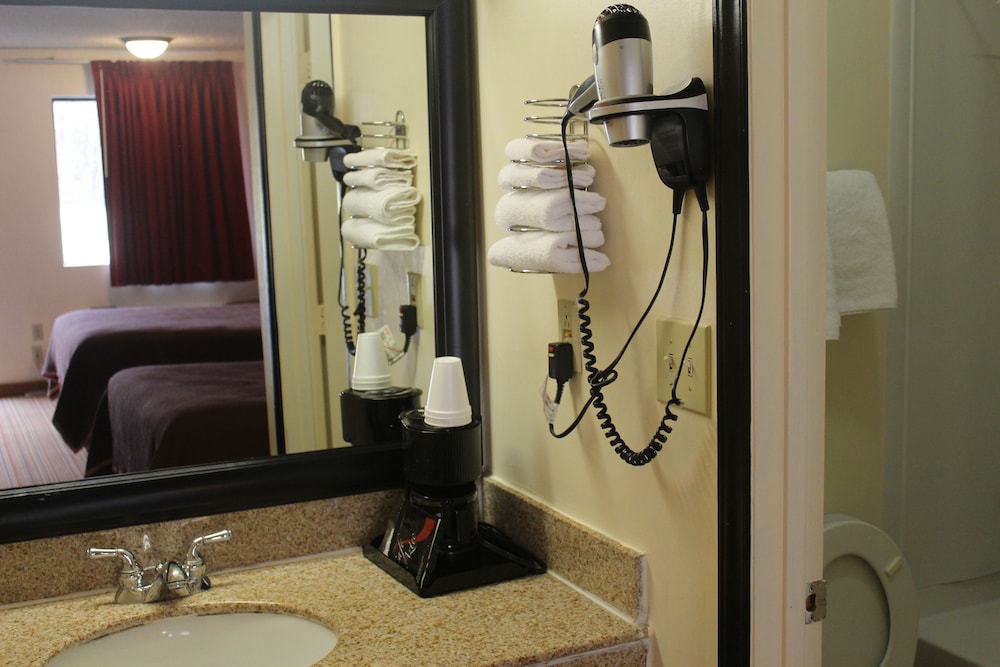 Room, 2 Double Beds, Non Smoking - Photo 5
