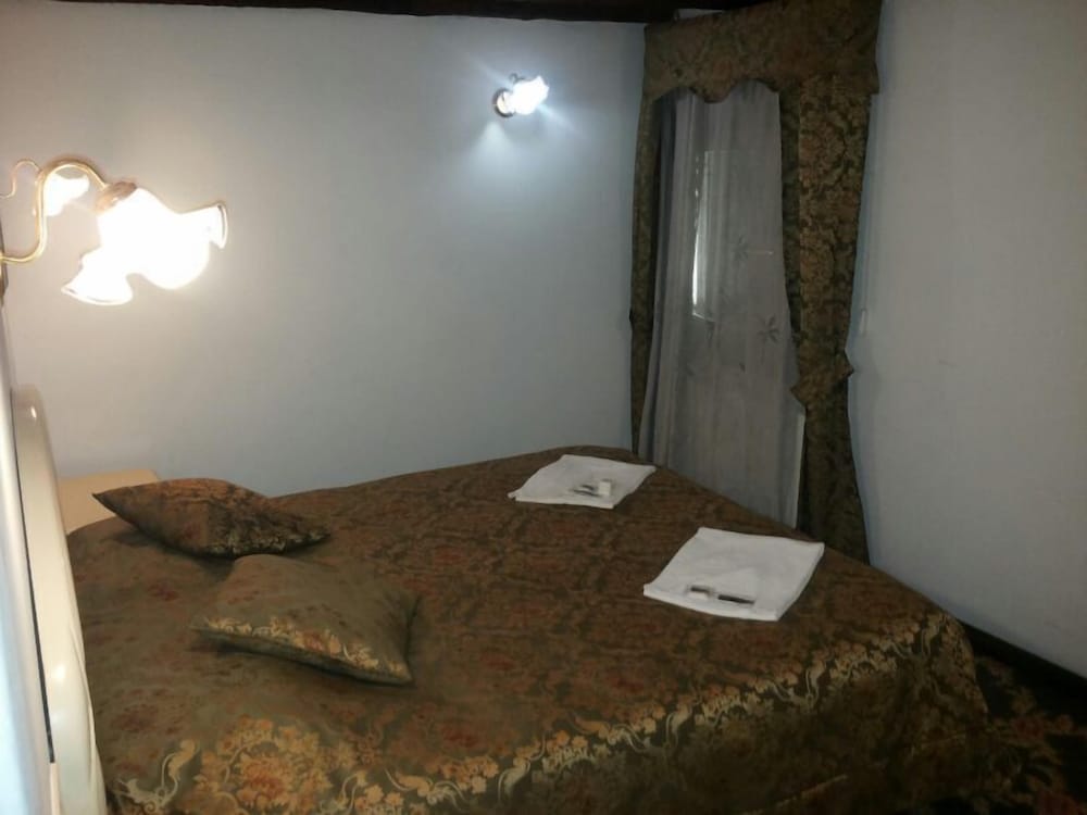 Standard Double or Twin Room photo 1