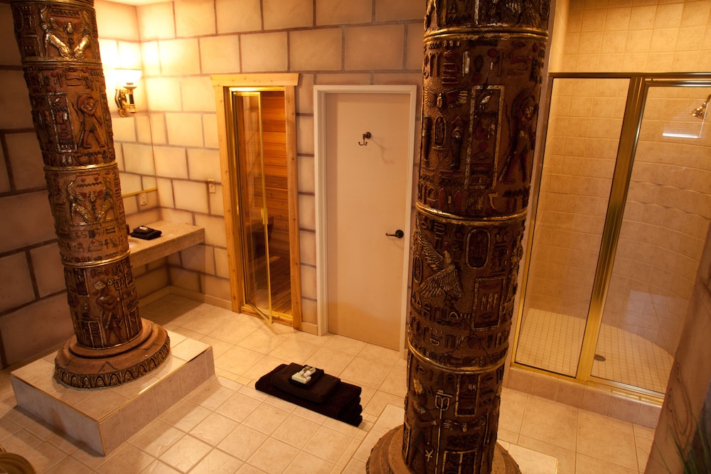 Suite, 1 King Bed (Egypt Theme) photo 2
