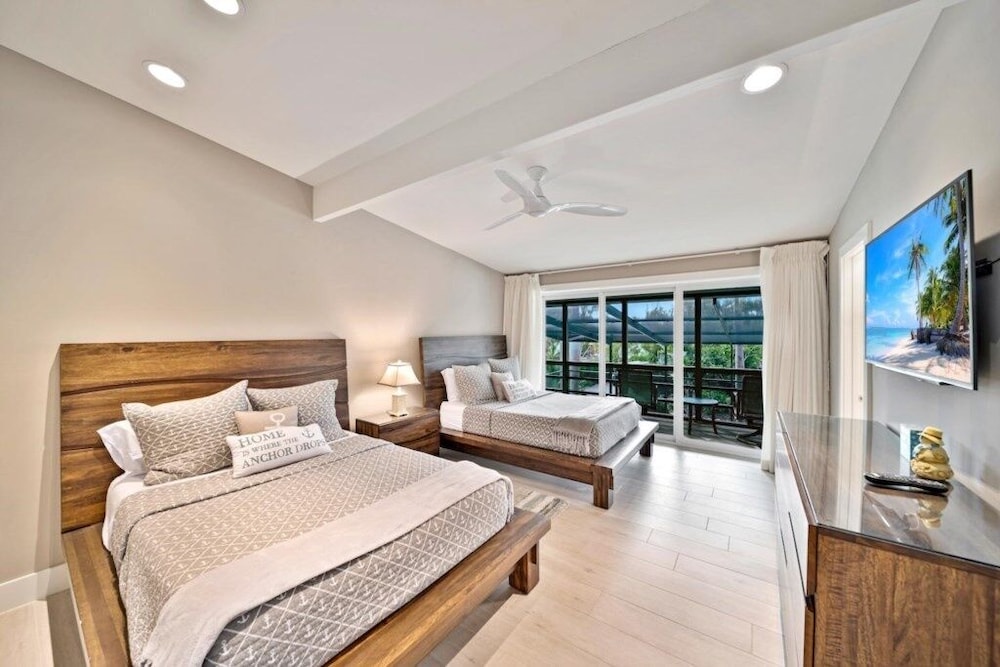 House, Multiple Bedrooms photo 3