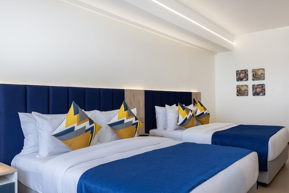 Deluxe Room - Photo 6