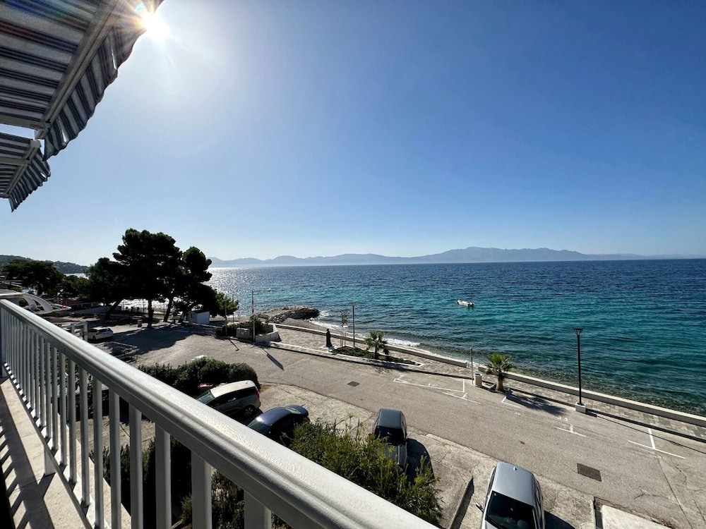 Apartment (Tomo - 10 m from beach - A1(2+2)) photo 1