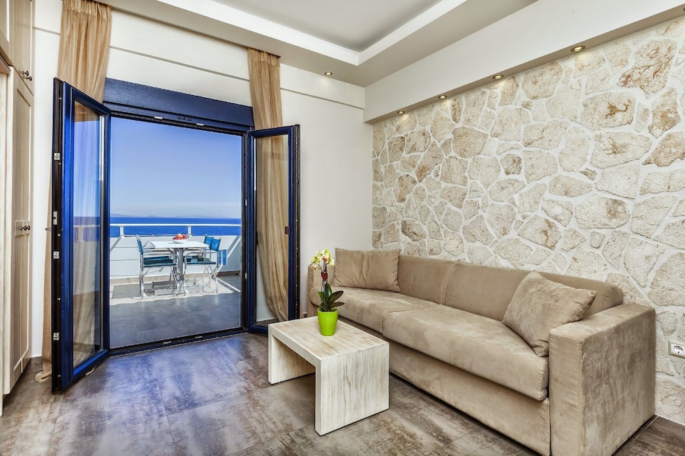 Deluxe Apartment, Non Smoking, Sea View (Panoramic) photo 2