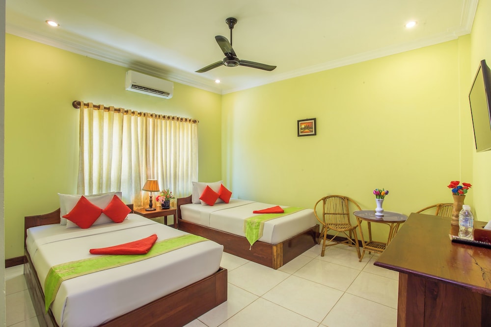 Twin Room (with FAN - Free Pick up) photo 2