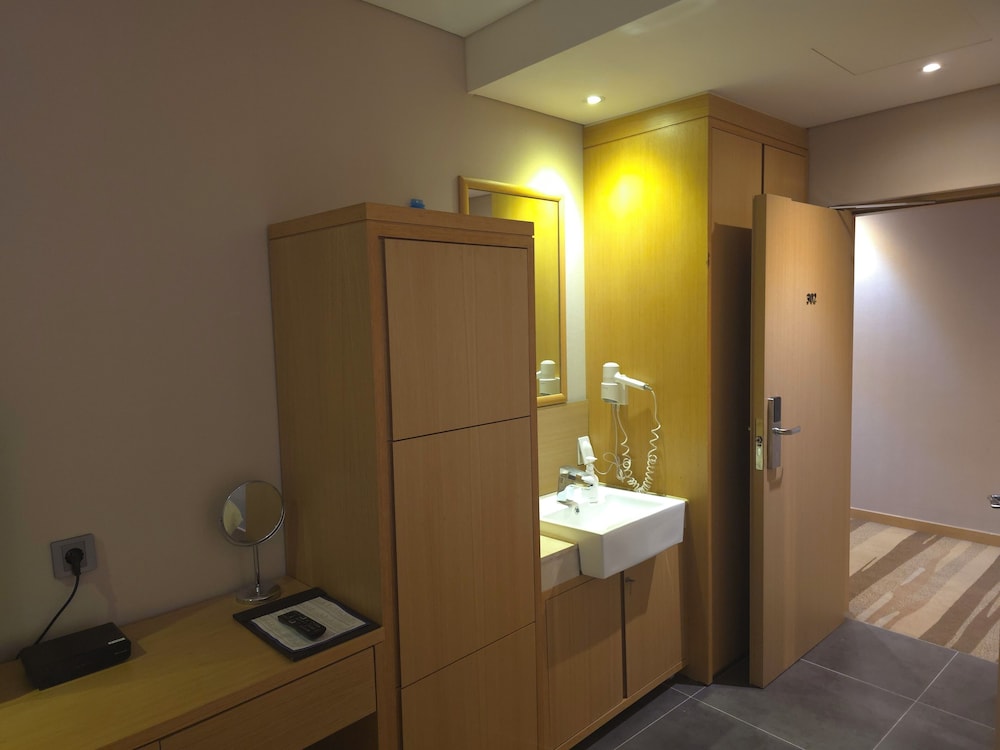 Standard Twin Room (No Window) photo 3