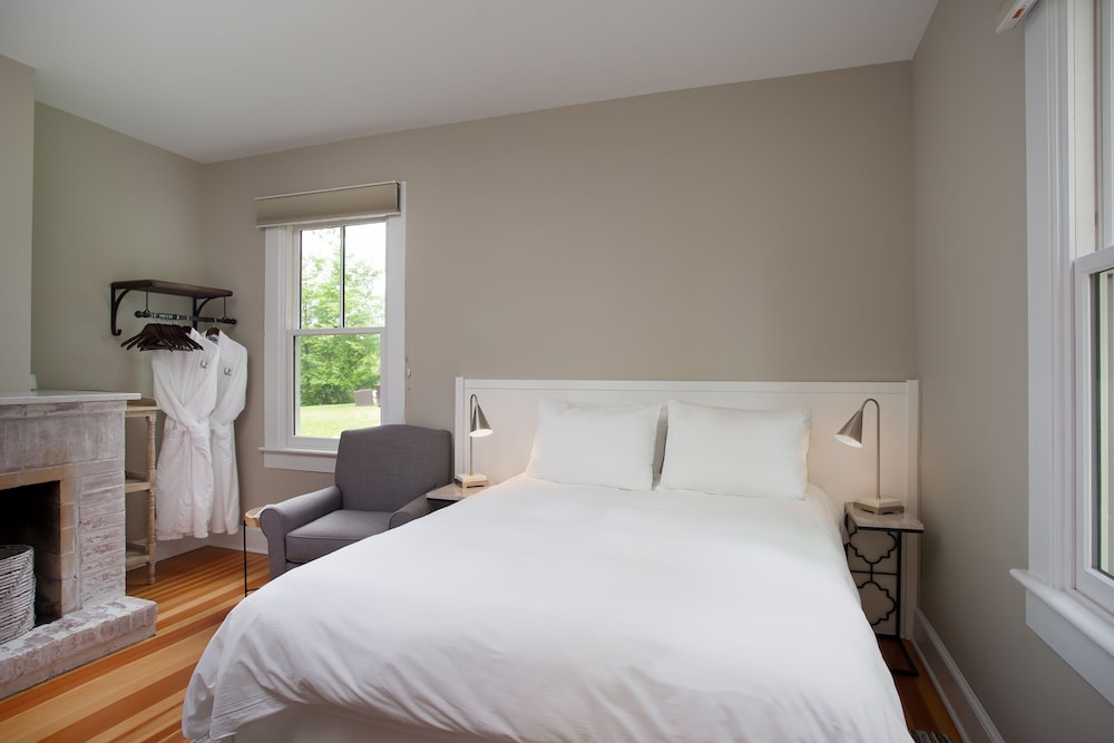 Double Room, 1 Queen Bed, Private Bathroom, Lake View photo 2