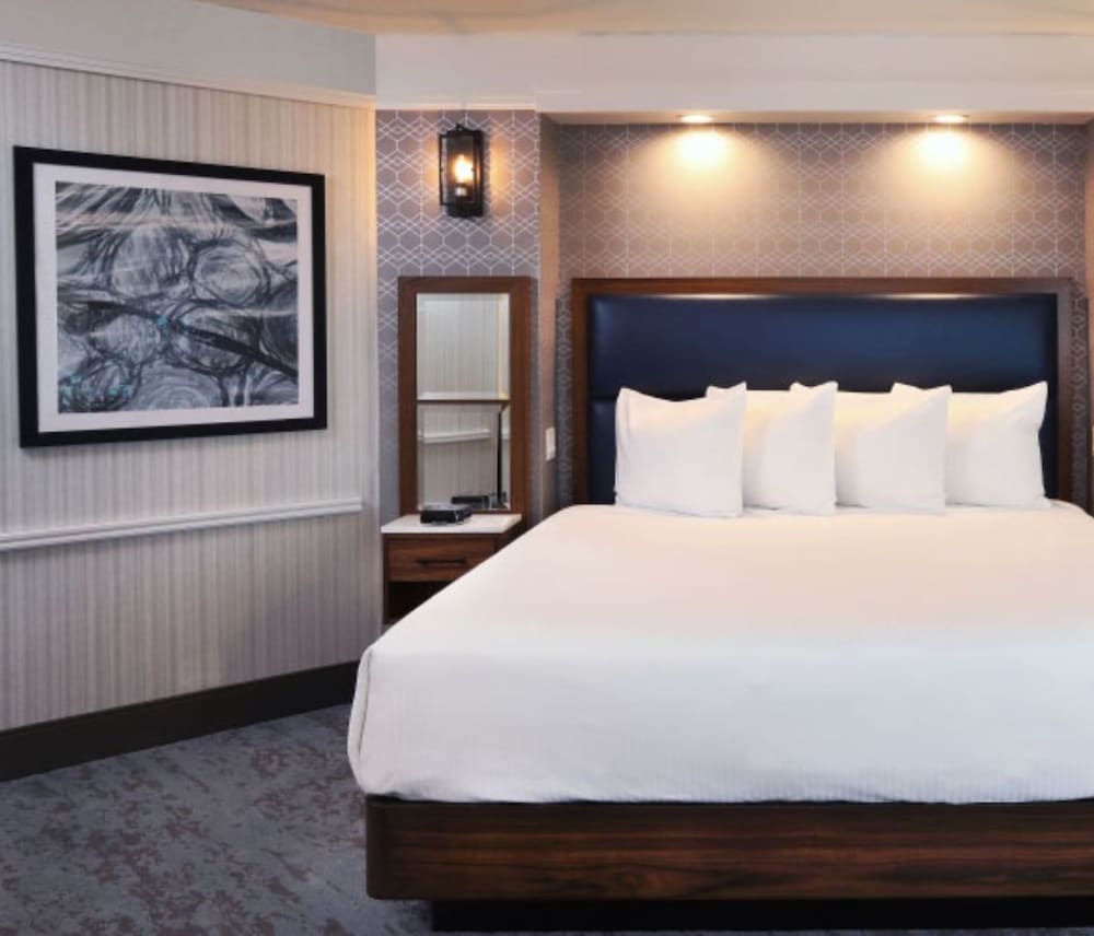 Junior Suite, 1 King Bed, City View, Non Smoking - Photo 2
