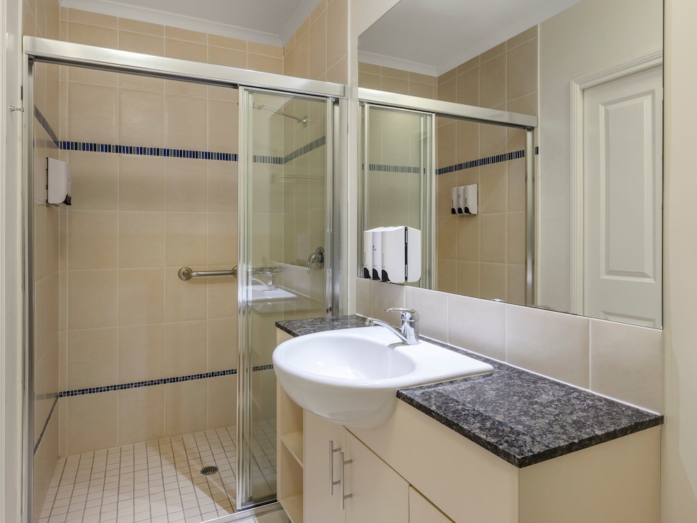 Standard Two-Bedroom Dual Keyed Apartment photo 2