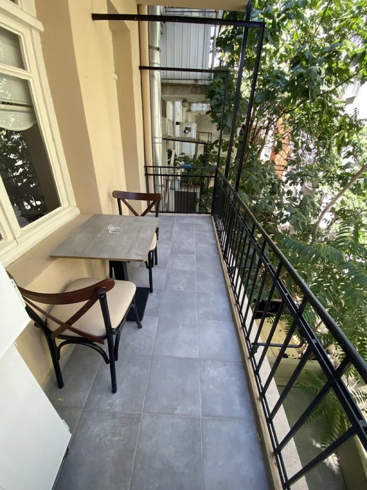 Deluxe Condo photo 2