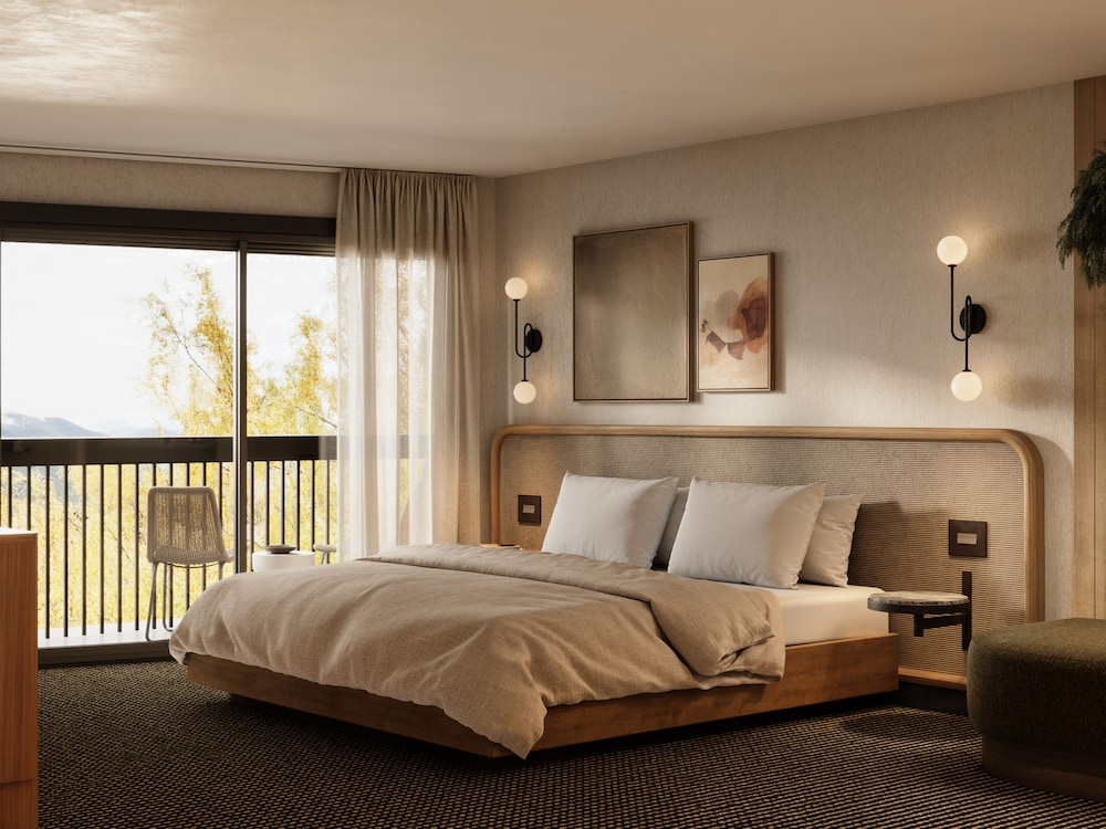 Superior Room, 1 King Bed, Mountain View